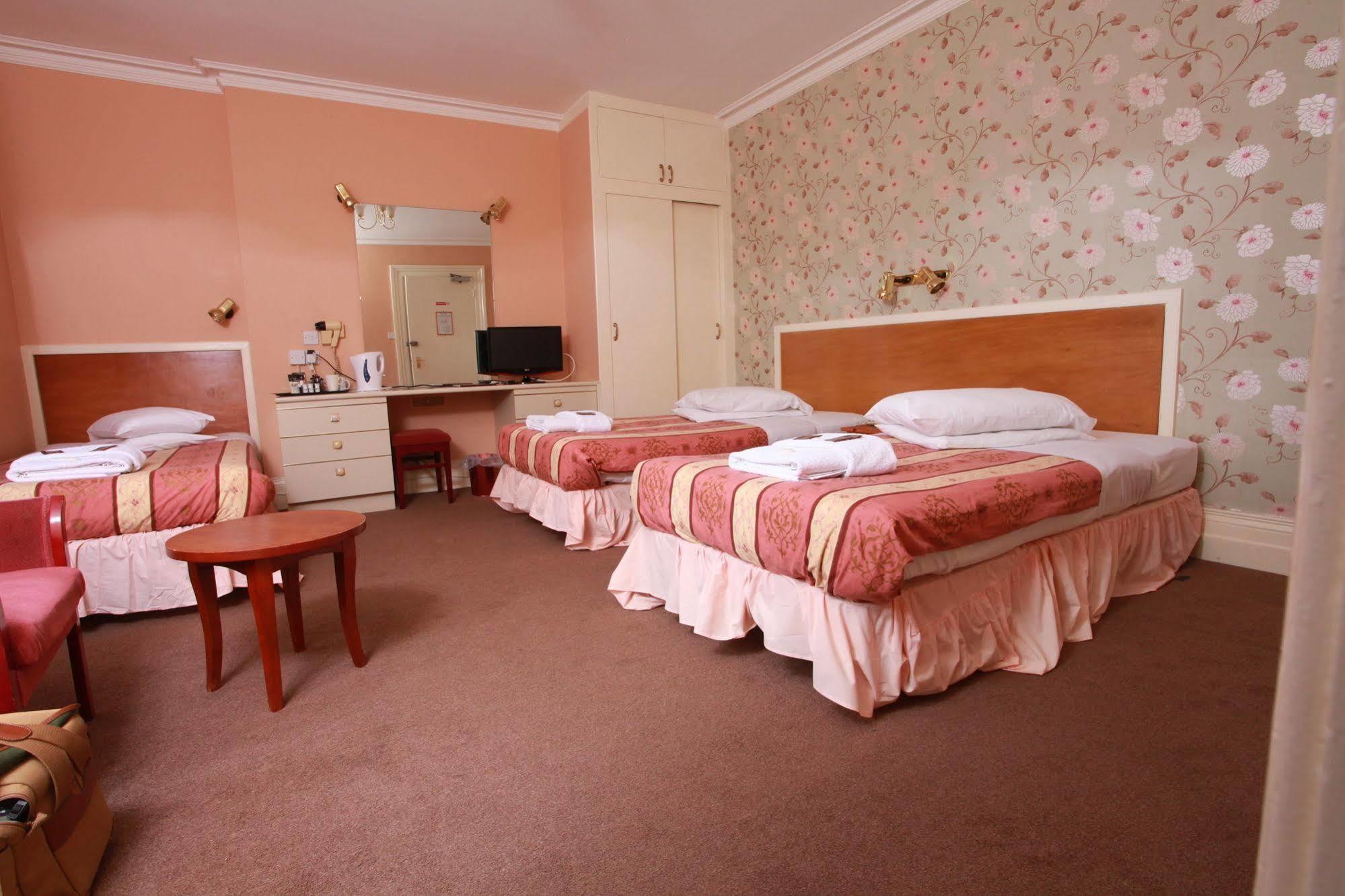 Russell Hotel 2*