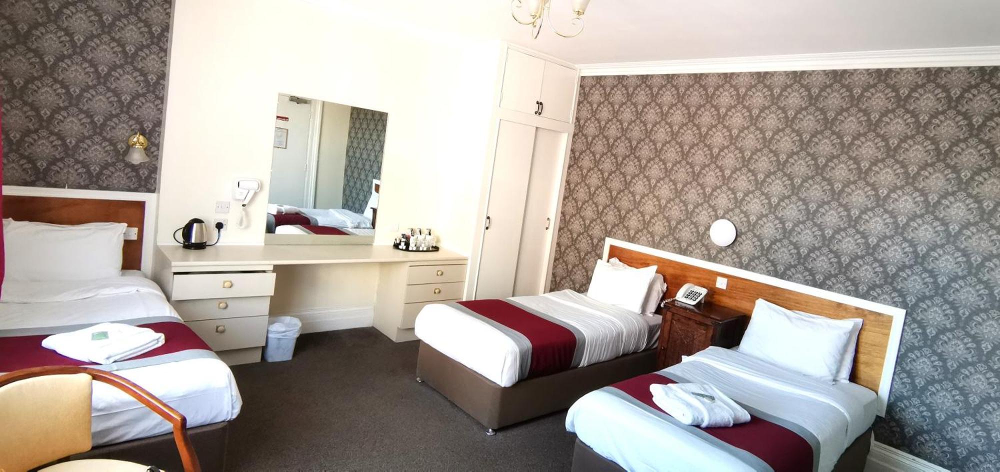 Russell Hotel 2*