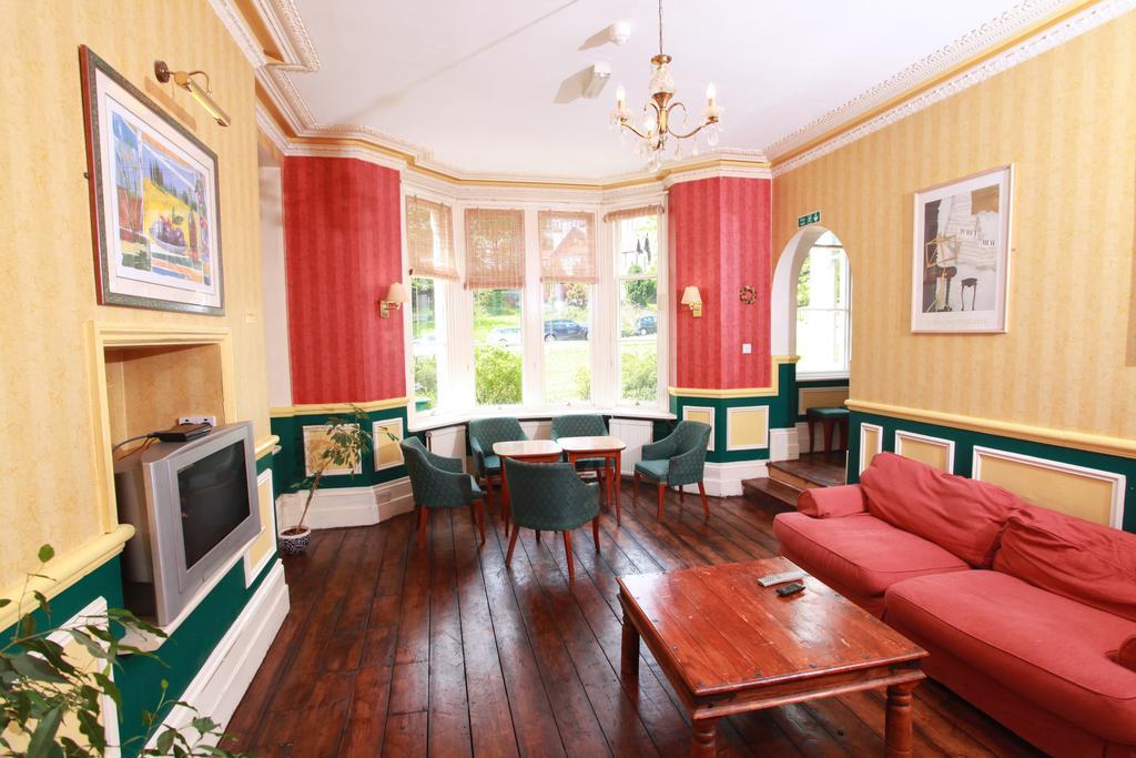 Russell Hotel 2*